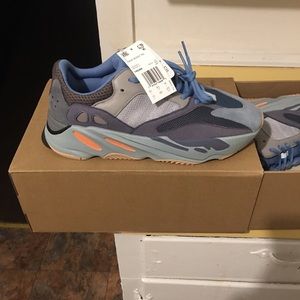 Yeezy Boost 700 carbon blue